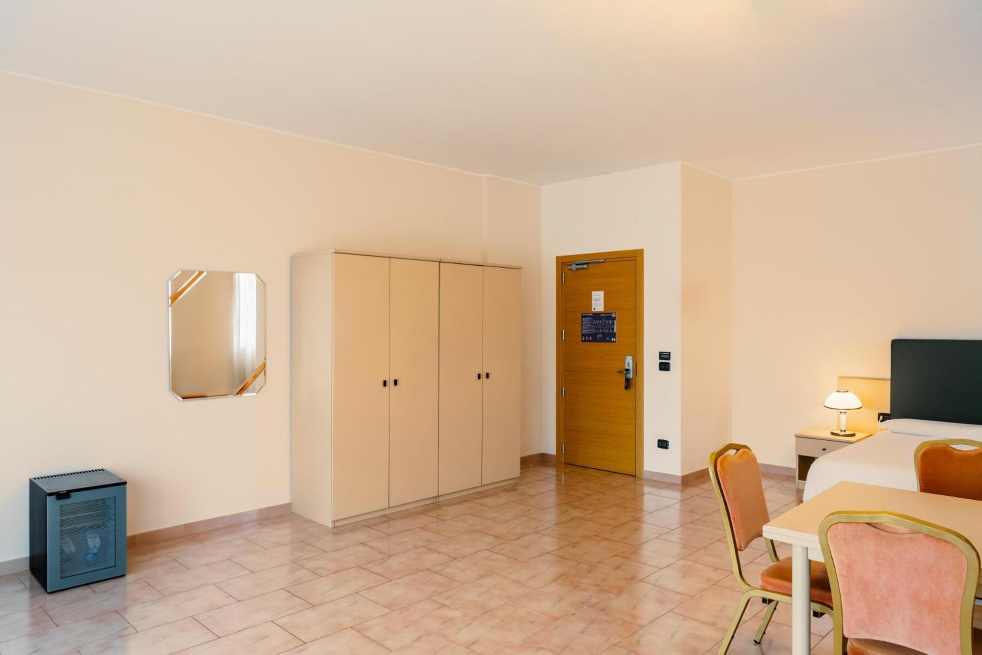 B&B Hotel Bari Rondo Екстер'єр фото