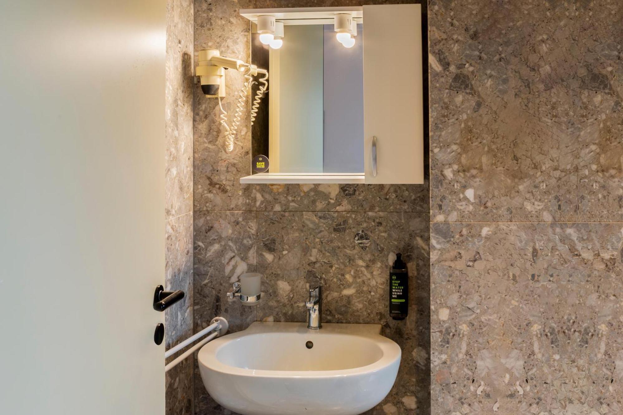 B&B Hotel Bari Rondo Екстер'єр фото